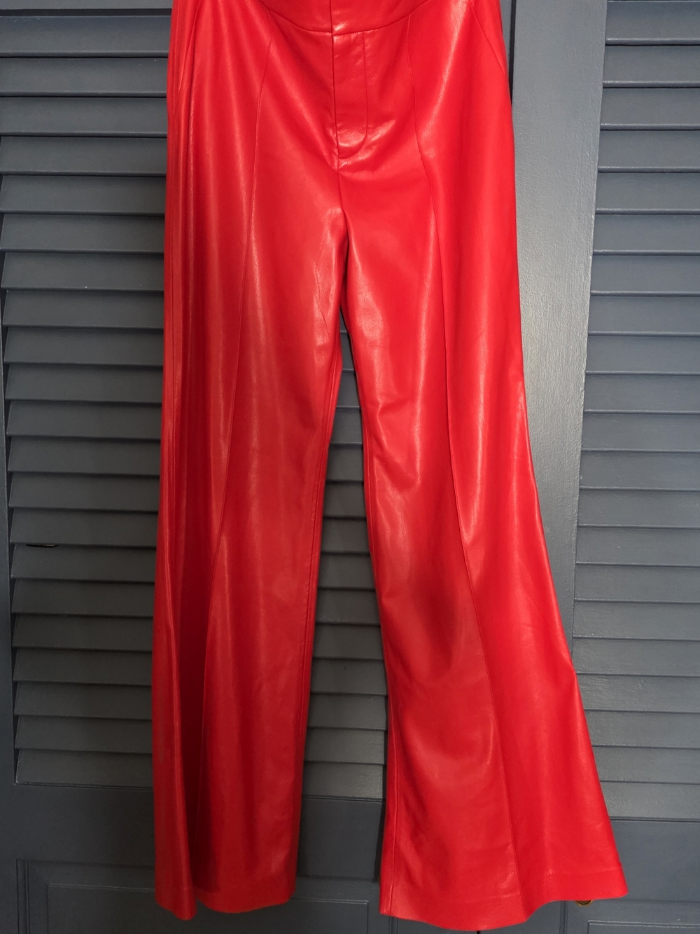 NWT Alice + Olivia Dylan High-Rise Vegan Leather Wide-Leg Pants - Bright Ruby 12 - Picture 8 of 9